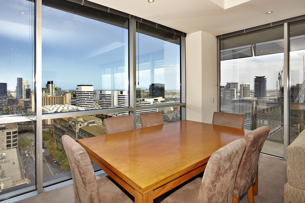 Astra Apartments Melbourne Room photo
